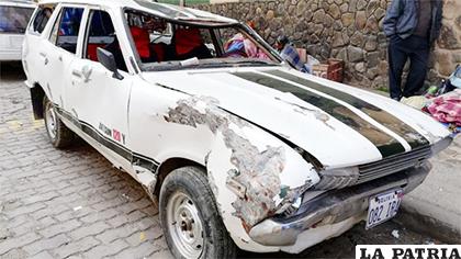 El coche de los ladrones quedó con serios daños /Edwin Apaza
