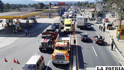 Este era el panorama en el paso fronterizo / EL ECONOMISTA