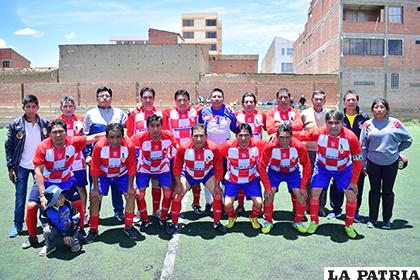 El equipo de Suigeneris que participa en el torneo de fútbol de la agremiación/ ARCHIVO LA PATRIA