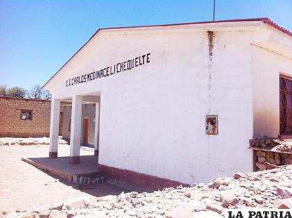 Unidad Educativa Carlos Medinaceli, construida frente a la casa de aquel en Chequelte/ Ximena Soruco y Alba María Paz Soldán