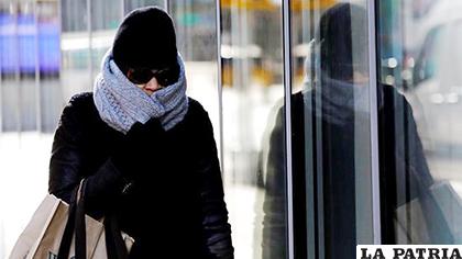 Un buen abrigo y las estufas para contrarrestar la ola de frío polar en Chicago /cadenanoticias.com