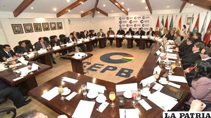 Diálogo del Gobierno y empresarios en instalaciones de la CEPB / ANF-ARCHIVO