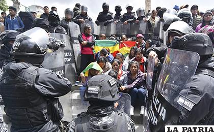 La Policía cercó la protesta de los desocupados/ APG