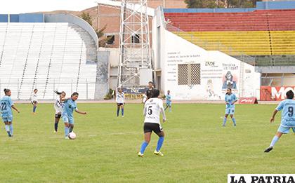 Una acción del partido donde Oruro venció a Litoral en damas /Karin Pillco - LA PATRIA