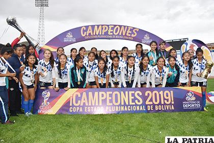 Litoral se consagró campeón en damas /Karin Pillco - LA PATRIA