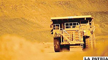 Las grandes inversiones mineras, priorizan el uso de gigante equipo de transporte de materiales, para mejorar las operaciones
