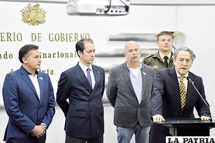 La tercera fuerza política de España VOX se reunió con los ministros de Gobierno, Arturo Murillo y Defensa, Fernando López /APG