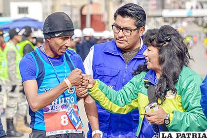 Su entrenadora Nemia Coca pide a toda la población colaborar con el medallista /LA PATRIA /ARCHIVO
