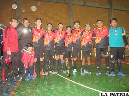 El equipo de Alemán que consiguió el título de campeón en la categoría Pre Juvenil /Reynaldo Bellota /LA PATRIA
