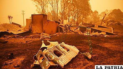 Restos de una casa quemada por los incendios en Australia //cflvdg.avoz.es
