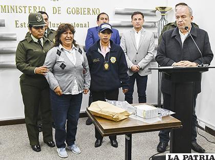 El Gobierno sostuvo que los cien mil dólares que llevaba la mujer eran para financiar el acto que protagonizará Evo Morales el próximo 22 de enero /APG
