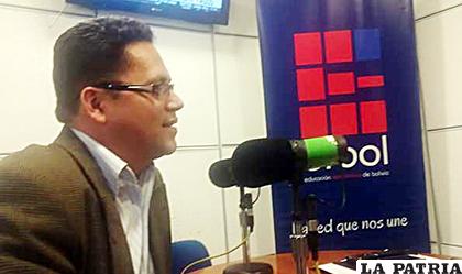 El Viceministro de Coordinación con los Movimientos Sociales y Sociedad Civil, Eddy Luis Franco, en entrevista con Erbol /ERBOL