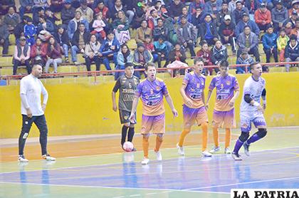 El plantel de Agua Santa es el único orureño que logró avanzar a la fase final de la Dimafusa  /REYNALDO BELLOTA /LA PATRIA
