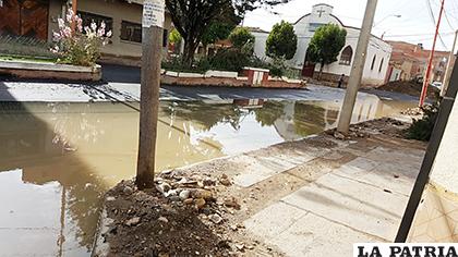 La inundación generó conflictos de transitabilidad a los vecinos / Vecinos