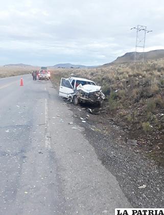 El conductor del automóvil habría invadido el carril contrario /LA PATRIA
