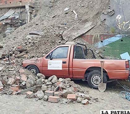 Un muro cayó en la zona de Alto Bella Vista por las lluvias /RED UNO
