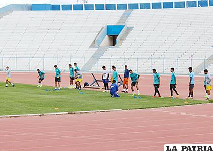 Previo al entrenamiento futbolístico de los 