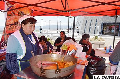 Delicias gastronómicas de Oruro estarán en el monumento a la Virgen del Socavón /LA PATRIA /ARCHIVO