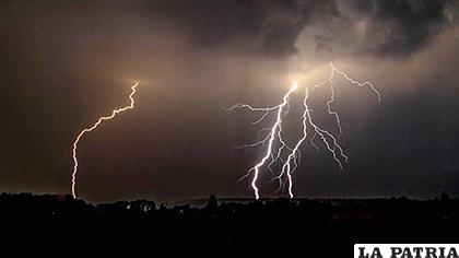 El rayo es una poderosa descarga natural de electricidad estática, producida durante una tormenta eléctrica /wp.com
