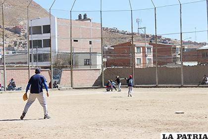El nacional de softbol mixto se cumplirá en Oruro /LA PATRIA 
