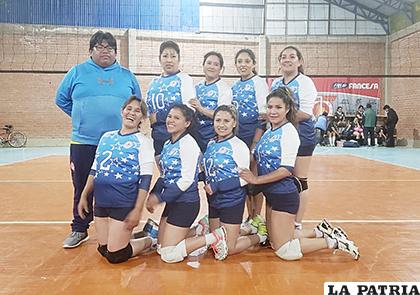 El plantel de UTO-Cam subió a Primera de Ascenso en el voleibol 
/ cortesía Jeanneth Quezada
