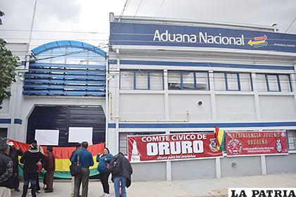 La Aduana Nacional fue tomada pacíficamente por el Comité Cívico ad hoc y la Resistencia Orureña /REYNALDO BELLOTA /LA PATRIA