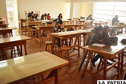 Bachilleres rendirán examen para ingresar a las diferentes facultades de la UTO /LA PATRIA
