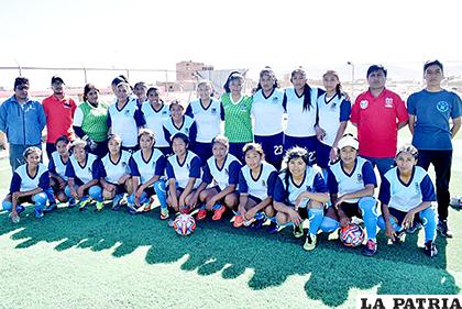 La selección femenina de fútbol sub-18 comenzó con pie derecho el torneo /Reynaldo Bellota /LA PATRIA