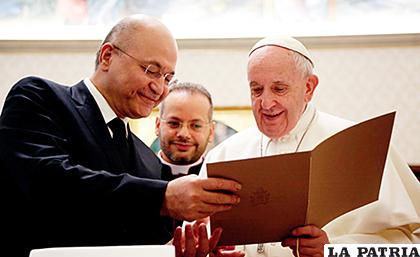 El papa Francisco junto al presidente de Irak, Barham Saleh /REUTERS
