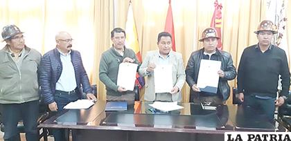 Autoridades del Sergeomin y la Gobernación firmaron el convenio /LA PATRIA 
