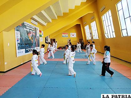 Los taekwondistas se preparan para eventos nacionales 
/cortesía Henry Pillco