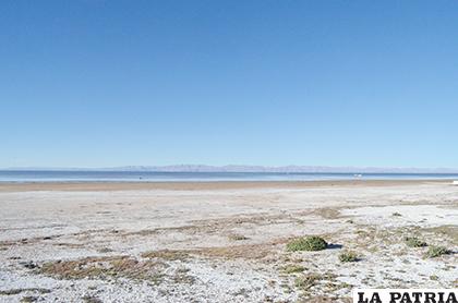 Derrame de petróleo afectó en la situación crítica del lago Poopó /LA PATRIA