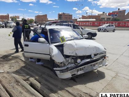 De esta manera quedó el automóvil tras el impacto /LA PATRIA