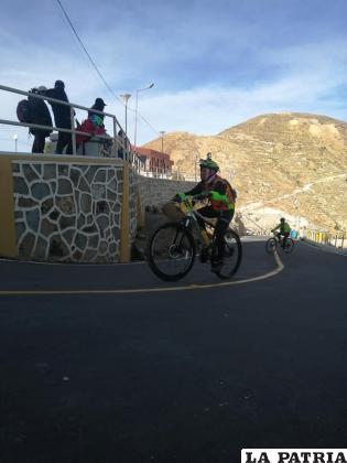 Corredores de otras regiones fueron parte del evento /Ciclismo Oruro