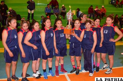 Municipal, en el baloncesto femenino, es animador de los torneos /Foto: archivo LA PATRIA