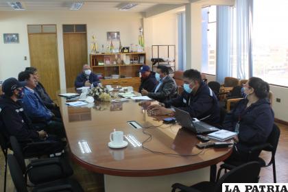 Durante la reunión de ejecutivos de SeLA y el representantes del Comité Cívico /SeLA