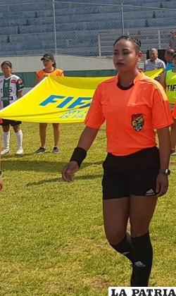 Alejandra Quisbert ahora es árbitra FIFA en el fútbol femenino /ABAF