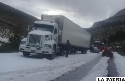 Luego del granizo la carretera quedó intransitable, más tarde fueron habilitadas /ABC