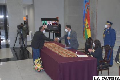 Presidente de Bolivia en firma de convenio para vacunas AstraZeneca /APG