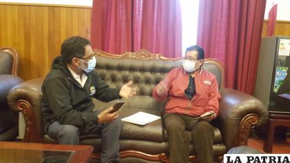 El presidente del TEDO, Iver Pereira, y el alcalde de Oruro, David Choque Condori /TEDO