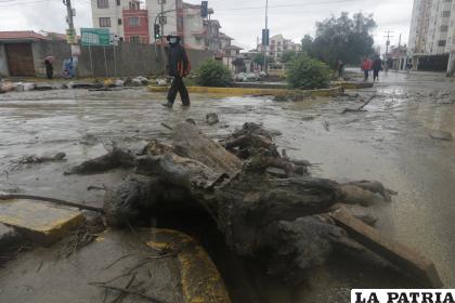 Muchas calles quedaron inundadas debido a las fuertes lluvias /APG