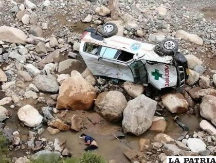La ambulancia afectada tras caer 40 metros /C29 Entre Ríos