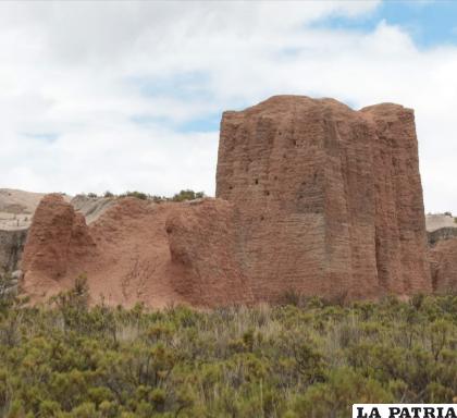 Uno de los chullpares de Tutacachi se derrumbó debido al paso del tiempo /Andrés Tapia