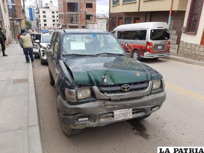 La vagoneta no frenó a tiempo, llegando a colisionar contra el minibús /LA PATRIA