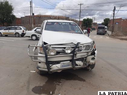 De esta manera quedó la camioneta tras la colisión /LA PATRIA