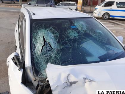 Testigos aseguran que una acompañante golpeó su cara en el parabrisas /LA PATRIA