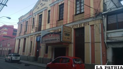 El edifico de la Sociedad de Socorros Mutuos de Artesanos, donde está la biblioteca