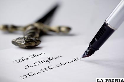 La pluma es más poderosa que la espada