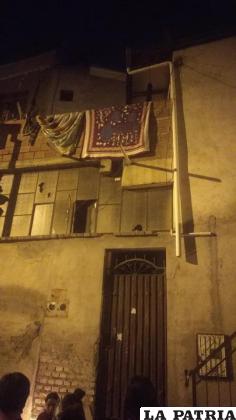 El hecho de sangre ocurrió en el último piso de una vivienda /RR.SS.