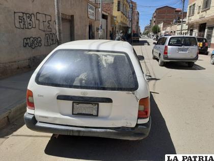 Una camioneta impactó contra la parte posterior del vehículo y este contra un camión /LA PATRIA